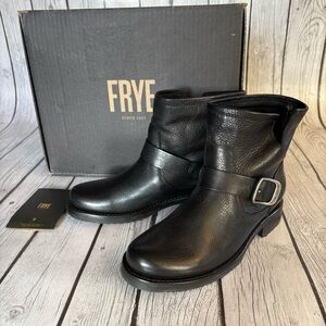 NEW FRYE Black Leather Veronica Flex Booties. Size 6.5